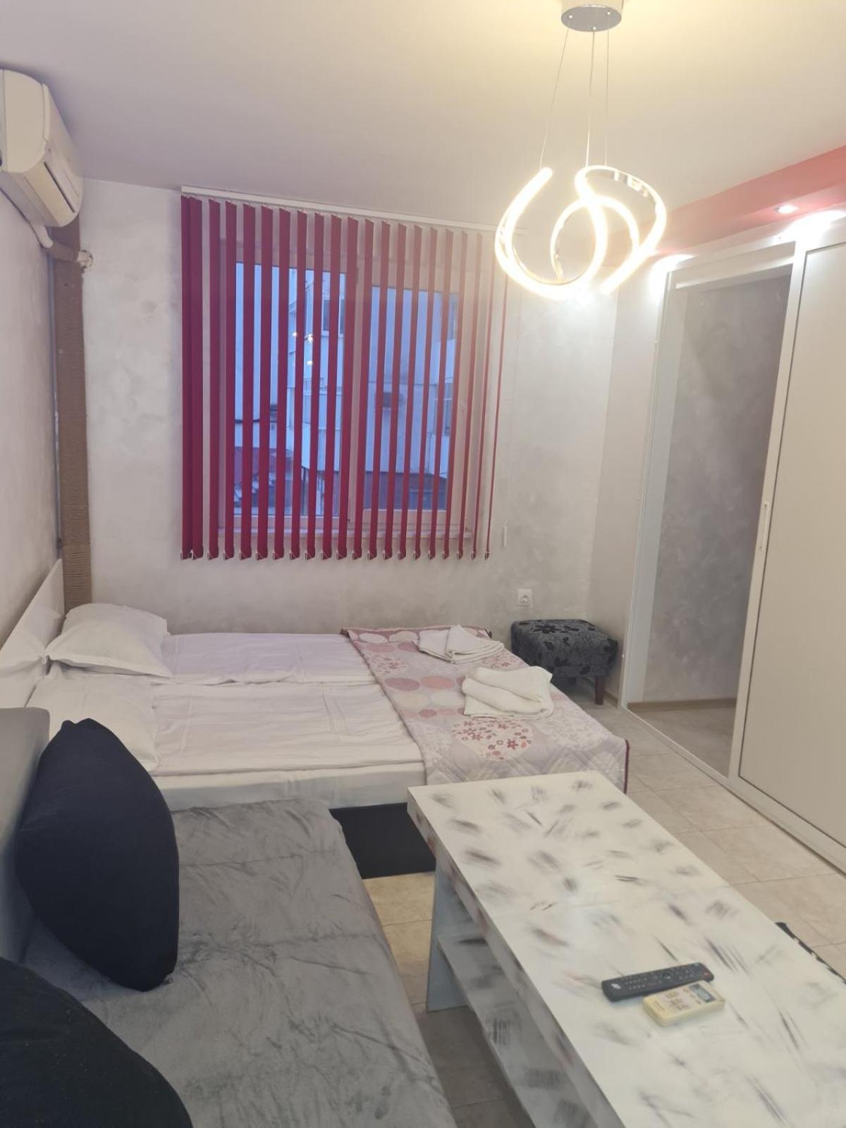 Appartamento Day And Night Veliko Tărnovo Esterno foto